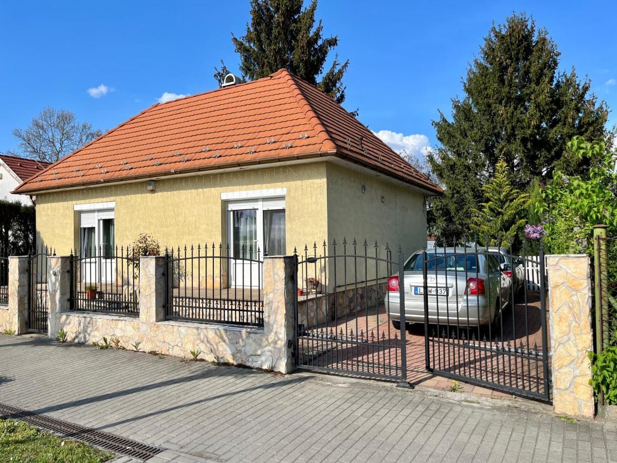 Budapest Airport Smiley House Gyál Exterior foto
